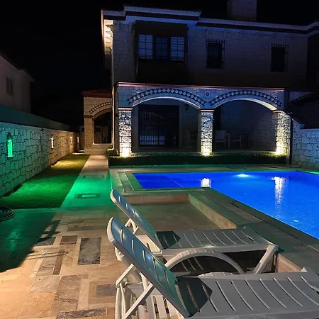 빌라 Alacati Stone House Fun - With Private Pool