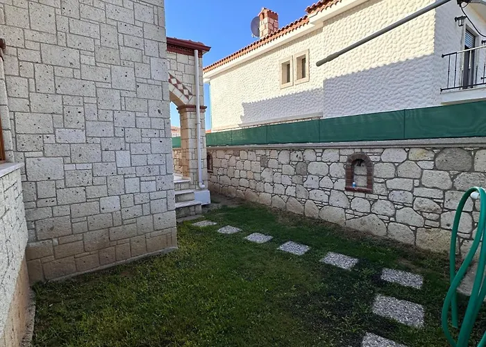 Alacati Stone House Fun - With Private Pool Vila