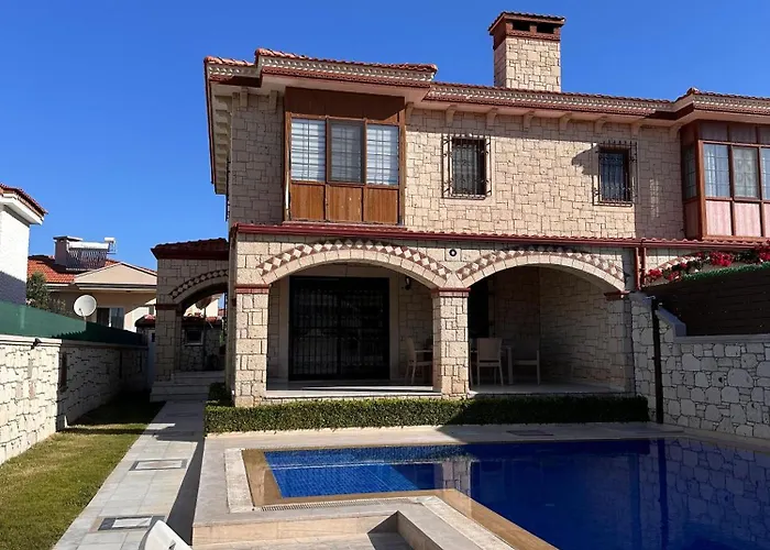 Alacati Stone House Fun - With Private Pool Vila