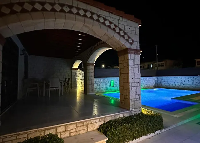 Vila Alacati Stone House Fun - With Private Pool *